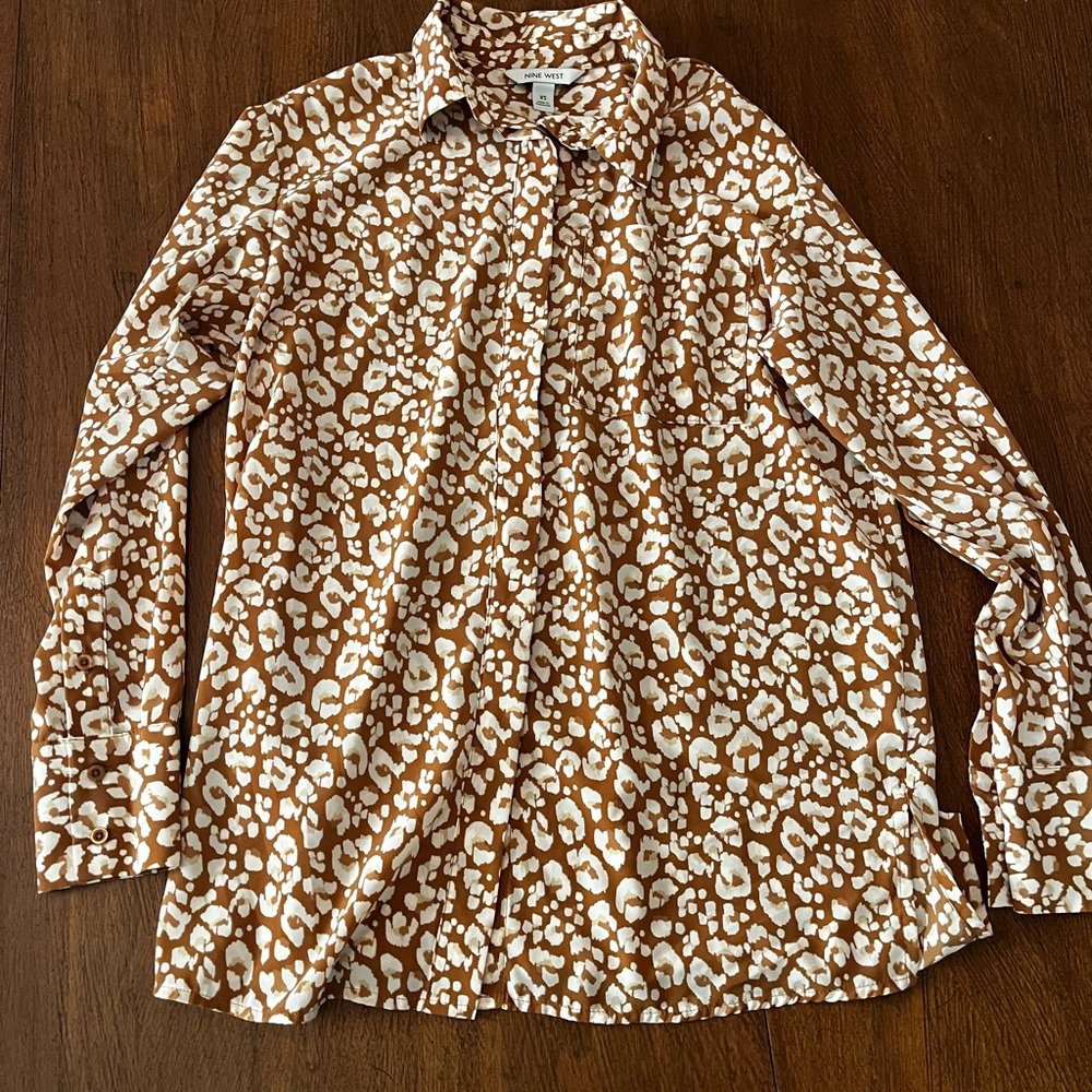 NINE WEST LEOPARD PRINT BLOUSE😊